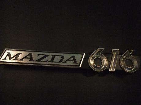 Mazda 616 (eerste generatie van de Capella)origineel embleem